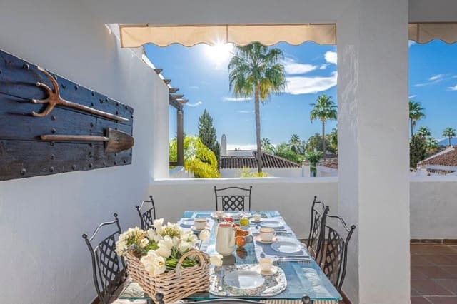 Apartamento de 4 habitaciones en Bahía de Marbella, Marbella en venta con piscina - 1.350.000 € (Ref: 9798297)
