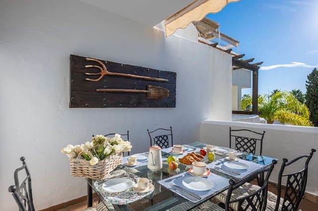 Apartamento de 4 habitaciones en Bahía de Marbella, Marbella en venta con piscina - 1.350.000 € (Ref: 9798297)