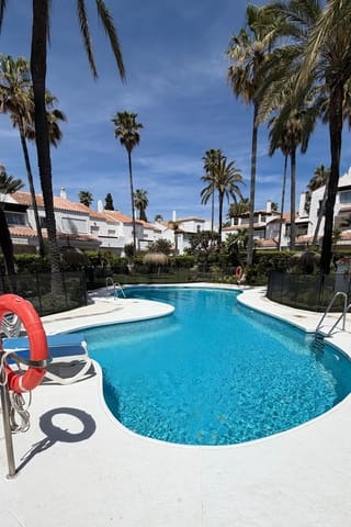 Apartamento de 4 habitaciones en Bahía de Marbella, Marbella en venta con piscina - 1.350.000 € (Ref: 9798297)