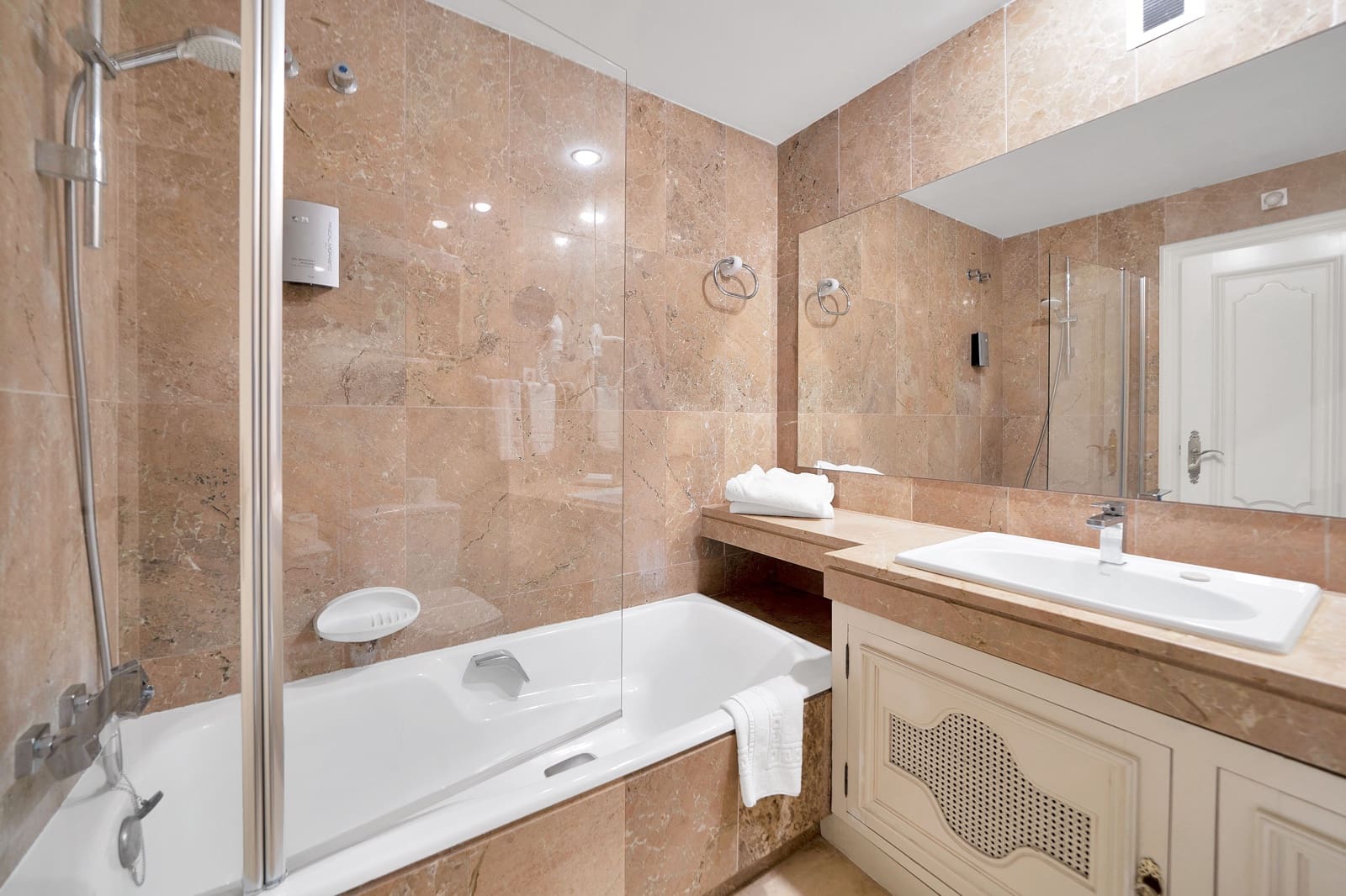 3 Zimmer Penthouse zu verkaufen in Marbella mit Pool - 3.950.000 € (Ref: 9805426)