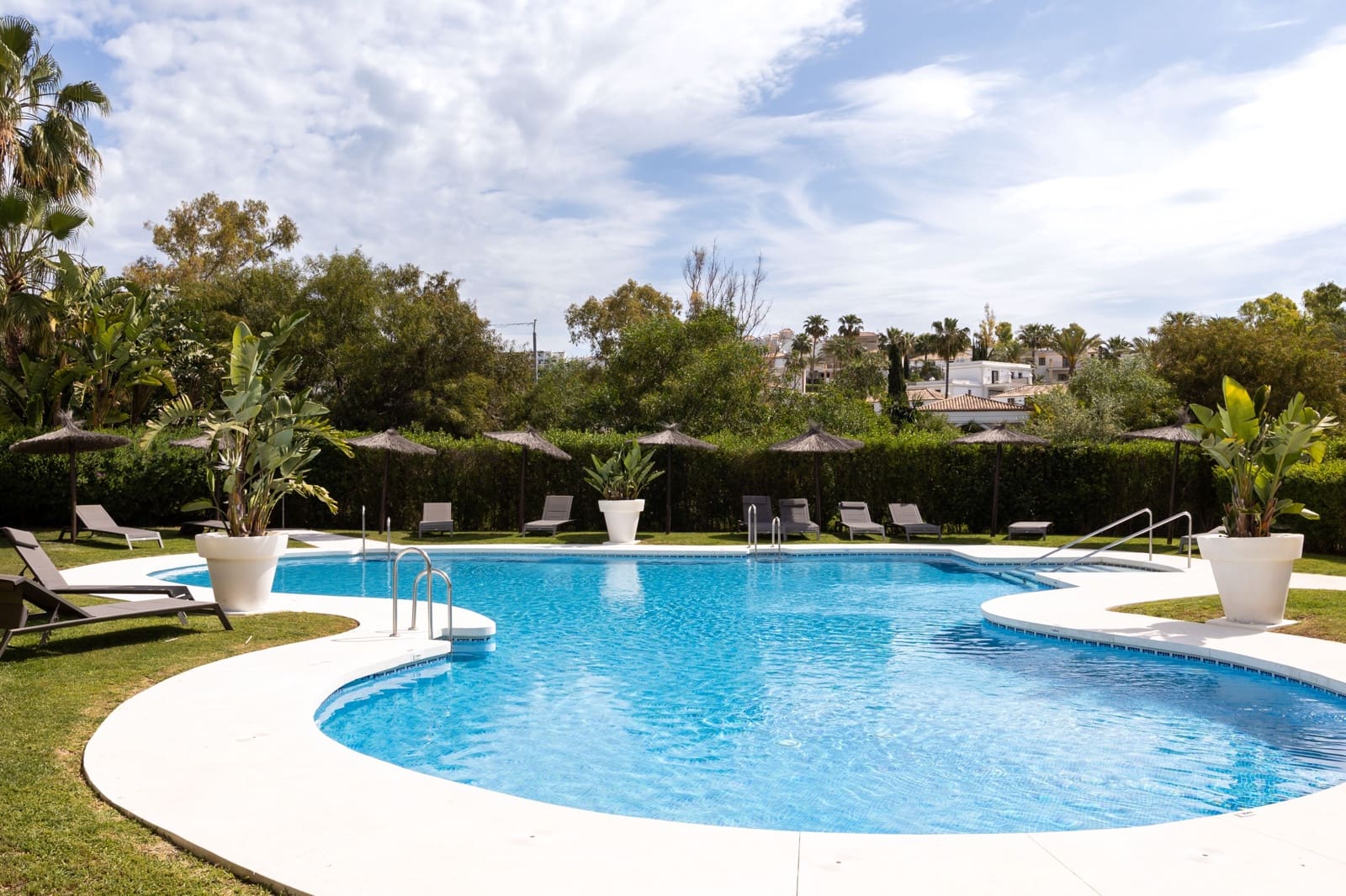 3 soverom Leilighet til salgs i Estepona med svømmebasseng - € 439 000 (Ref: 9813450)