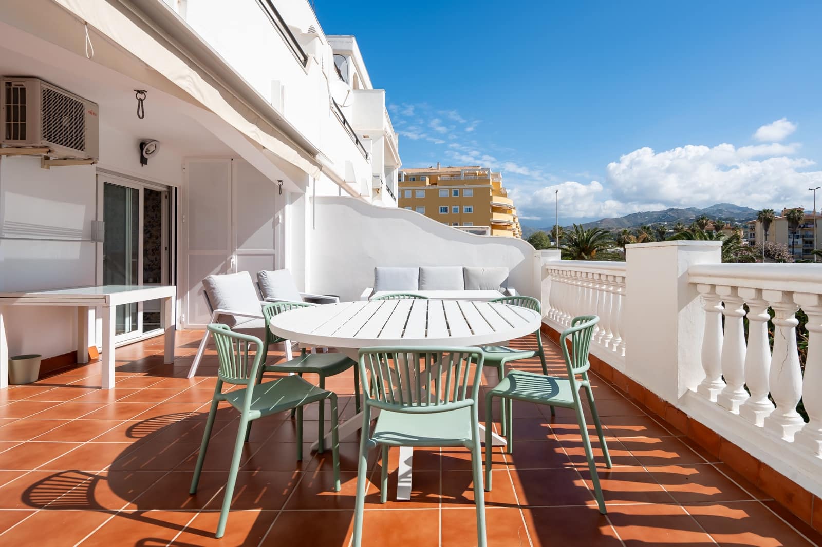 1 Zimmer Apartment zu verkaufen in Algarrobo mit Pool - 310.000 € (Ref: 9819205)