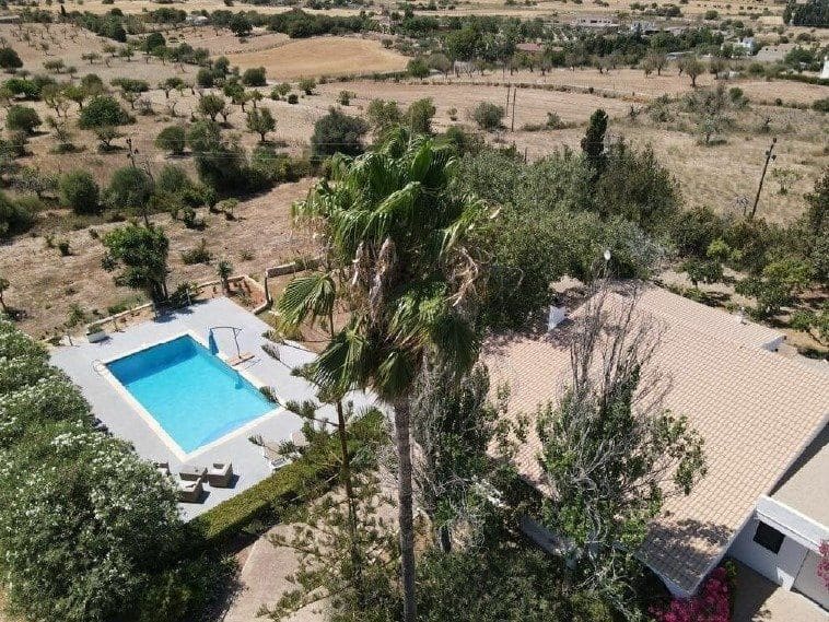 Villa for sale in Sineu with pool - € 1,200,000 (Ref: 9827346)