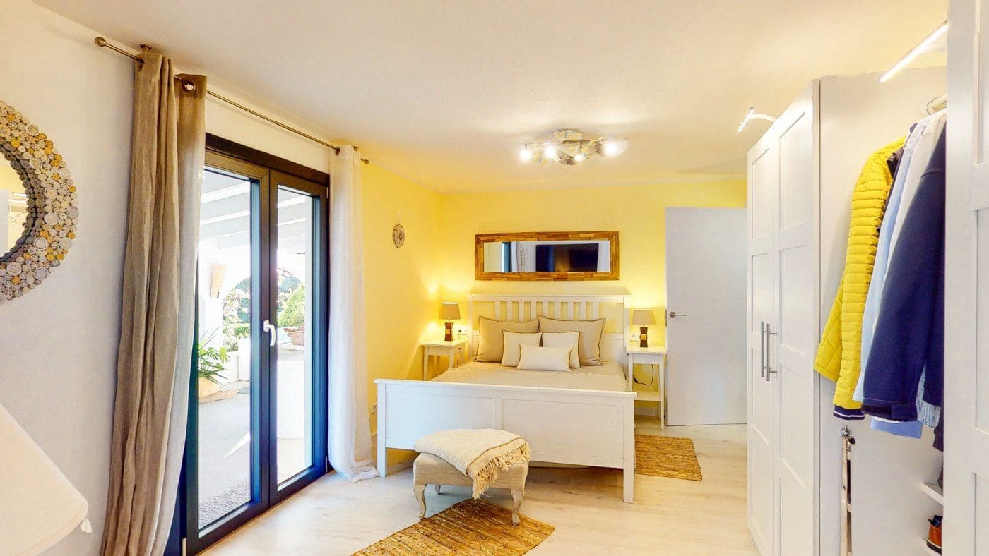 Villa for sale in Sineu with pool - € 1,200,000 (Ref: 9827346)