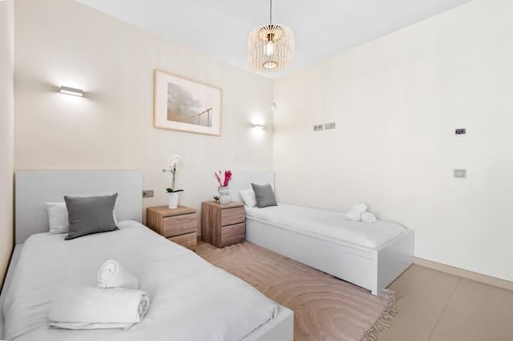 2 bedroom Apartment for sale in Benalmadena with pool - € 615,000 (Ref: 9828176)