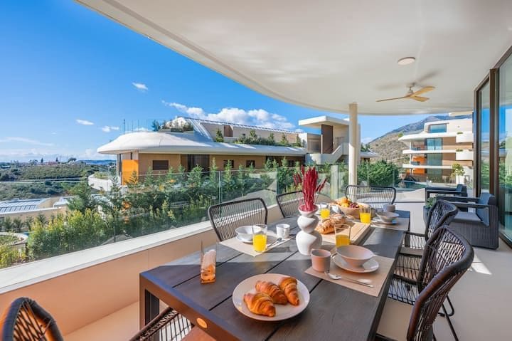 2 bedroom Apartment for sale in Benalmadena with pool - € 615,000 (Ref: 9828176)