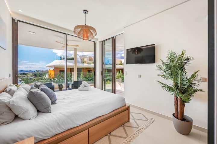 2 bedroom Apartment for sale in Benalmadena with pool - € 615,000 (Ref: 9828176)