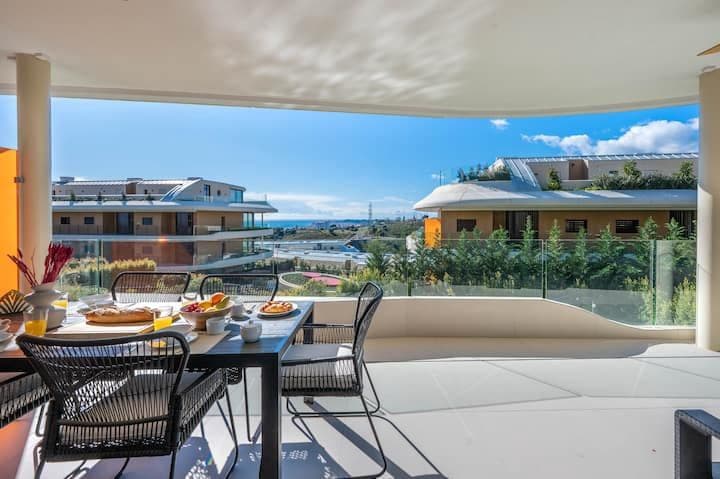 2 bedroom Apartment for sale in Benalmadena with pool - € 615,000 (Ref: 9828176)