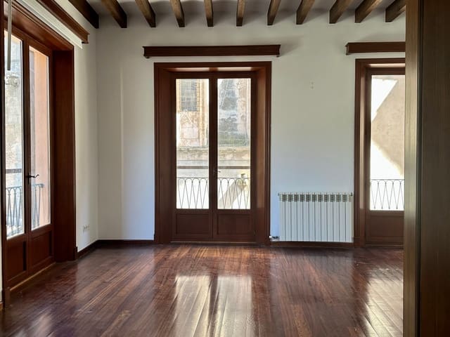 2 bedroom Apartment for rent in Cort, Palma de Mallorca - € 2,250 (Ref: 9833018)