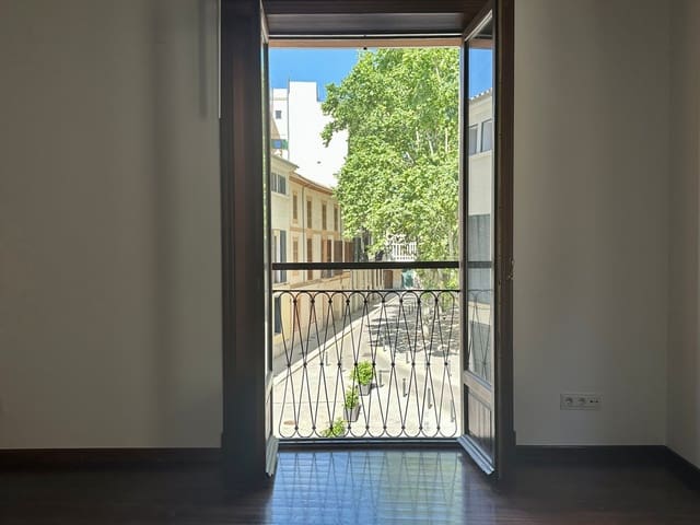 2 bedroom Apartment for rent in Cort, Palma de Mallorca - € 2,250 (Ref: 9833018)