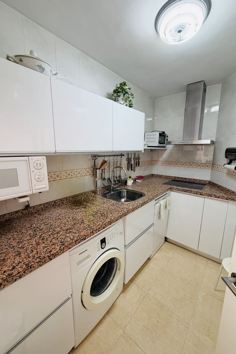 1 soveværelse Lejlighed til salg i Benalmadena med swimmingpool - € 350.000 (Ref: 9838558)