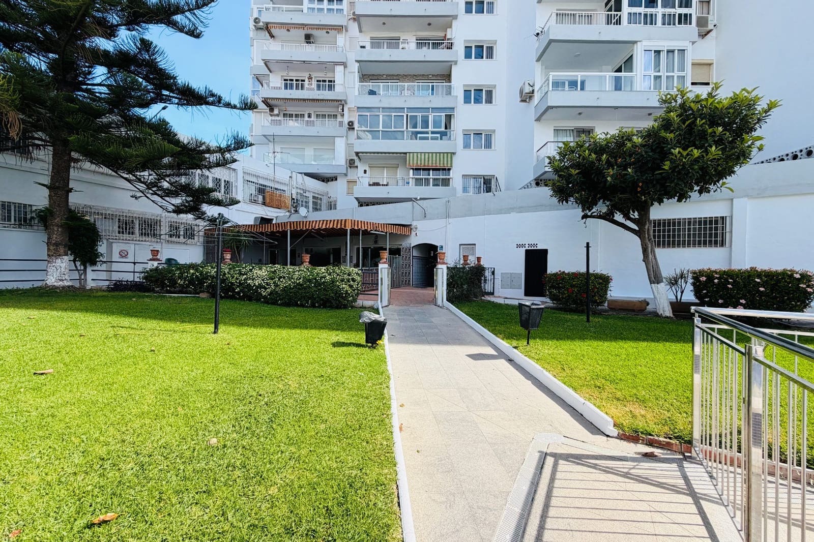 1 soveværelse Lejlighed til salg i Benalmadena med swimmingpool - € 350.000 (Ref: 9838558)