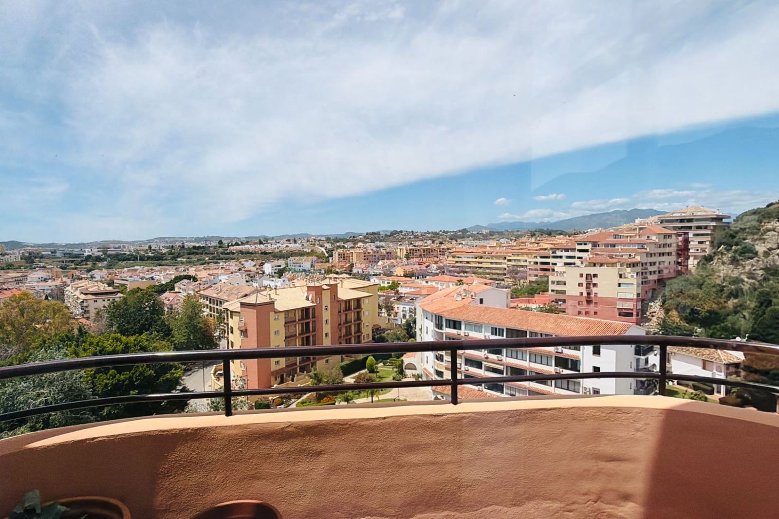 2 bedroom Apartment for sale in Fuengirola with pool - € 385,000 (Ref: 9838655)