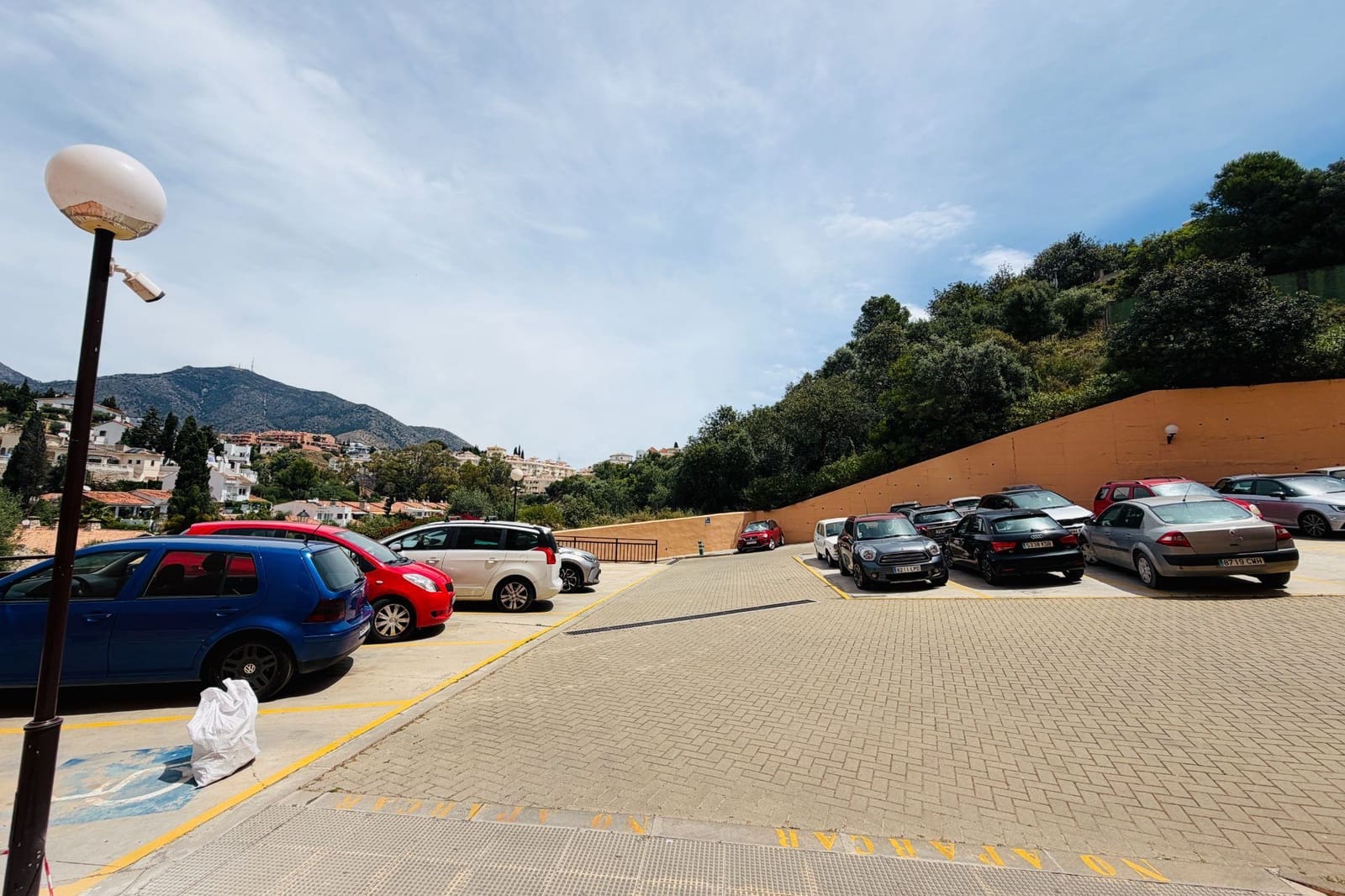 2 bedroom Apartment for sale in Fuengirola with pool - € 385,000 (Ref: 9838655)