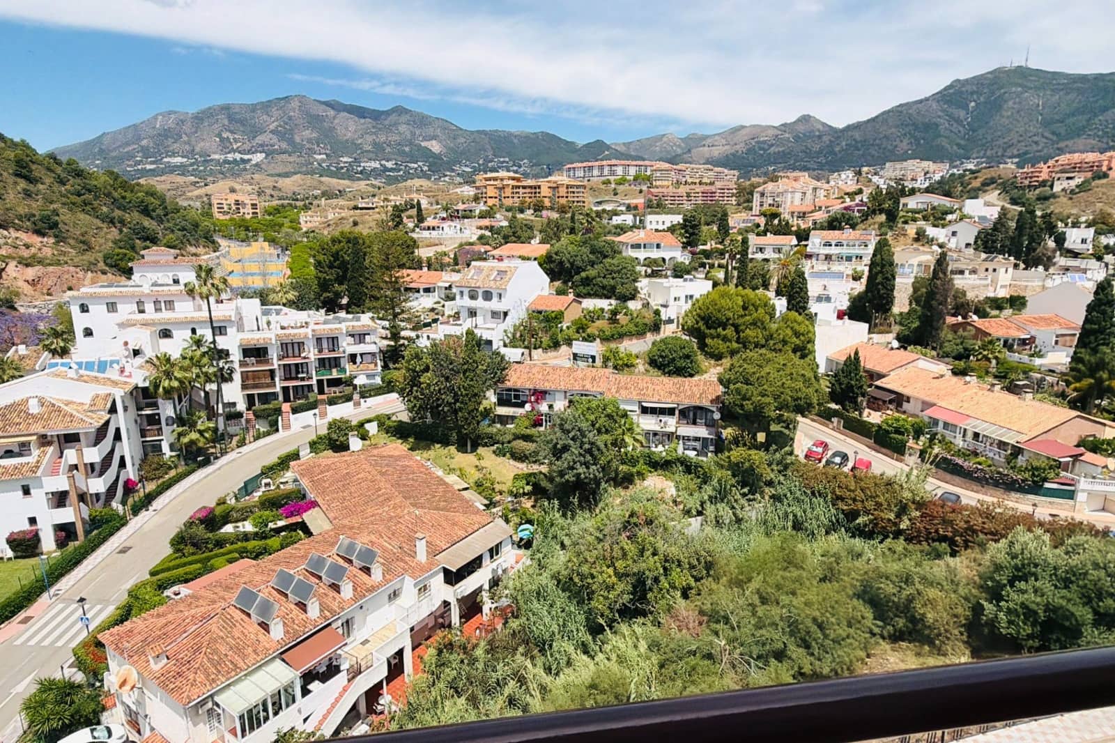 2 bedroom Apartment for sale in Fuengirola with pool - € 385,000 (Ref: 9838655)
