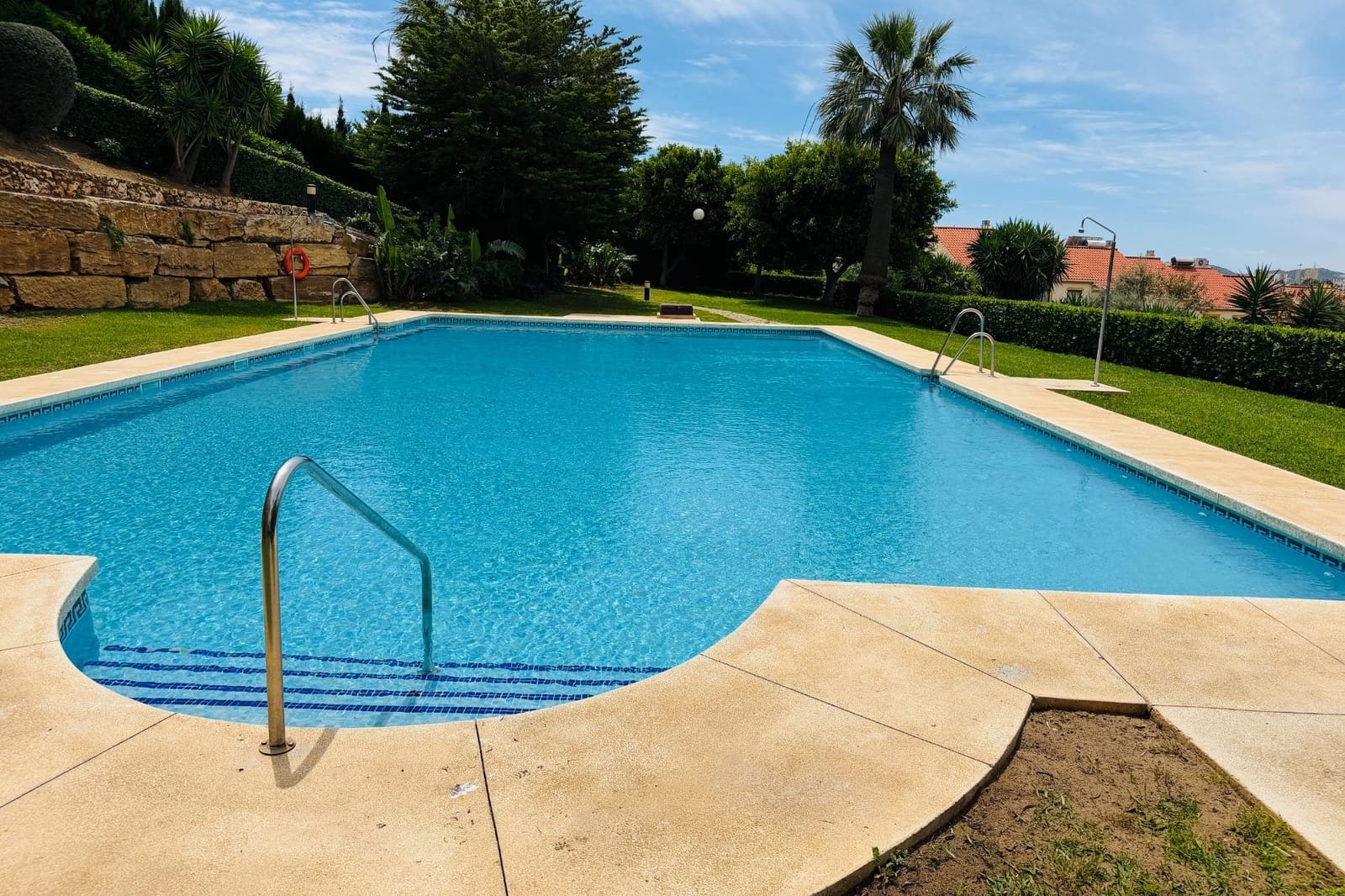 2 bedroom Apartment for sale in Fuengirola with pool - € 385,000 (Ref: 9838655)
