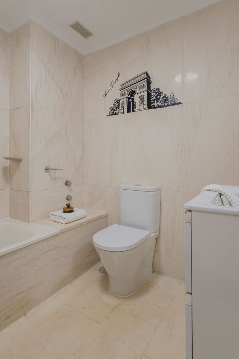 2 bedroom Apartment for sale in Benalmadena with pool - € 350,000 (Ref: 9842005)