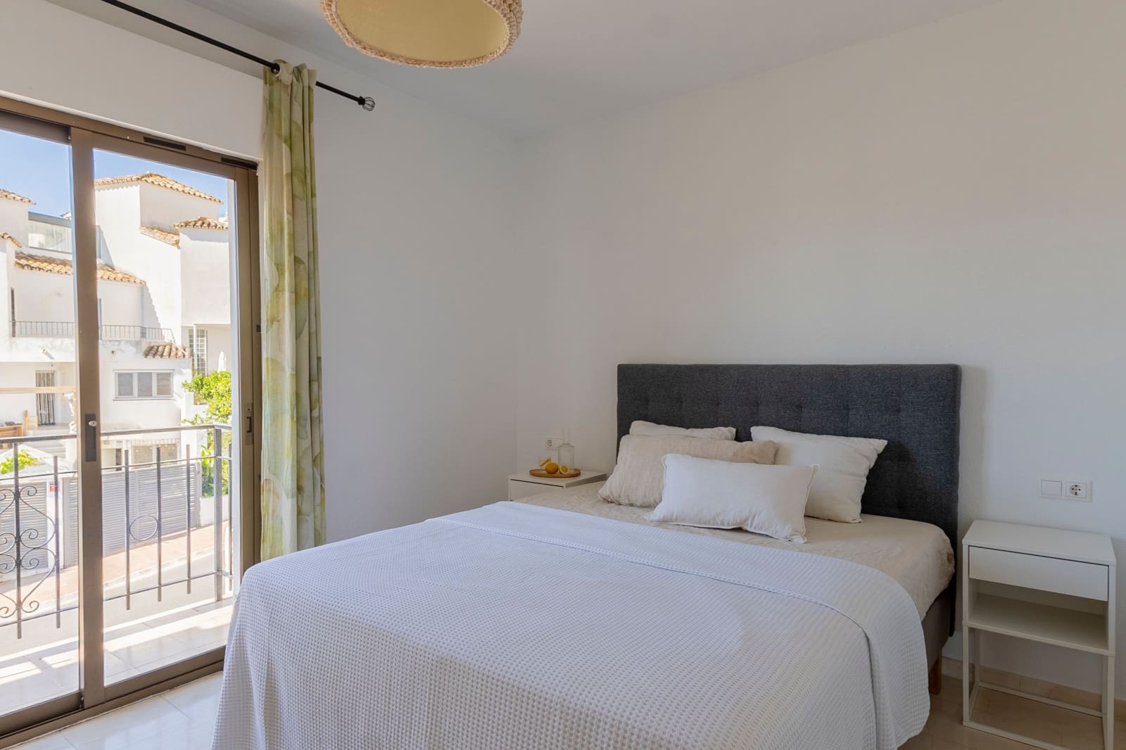 2 bedroom Apartment for sale in Benalmadena with pool - € 350,000 (Ref: 9842005)