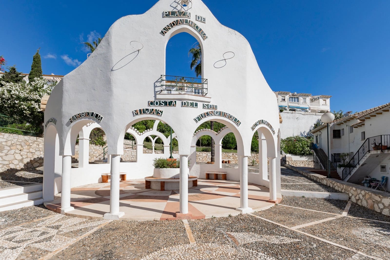 2 bedroom Apartment for sale in Benalmadena with pool - € 350,000 (Ref: 9842005)