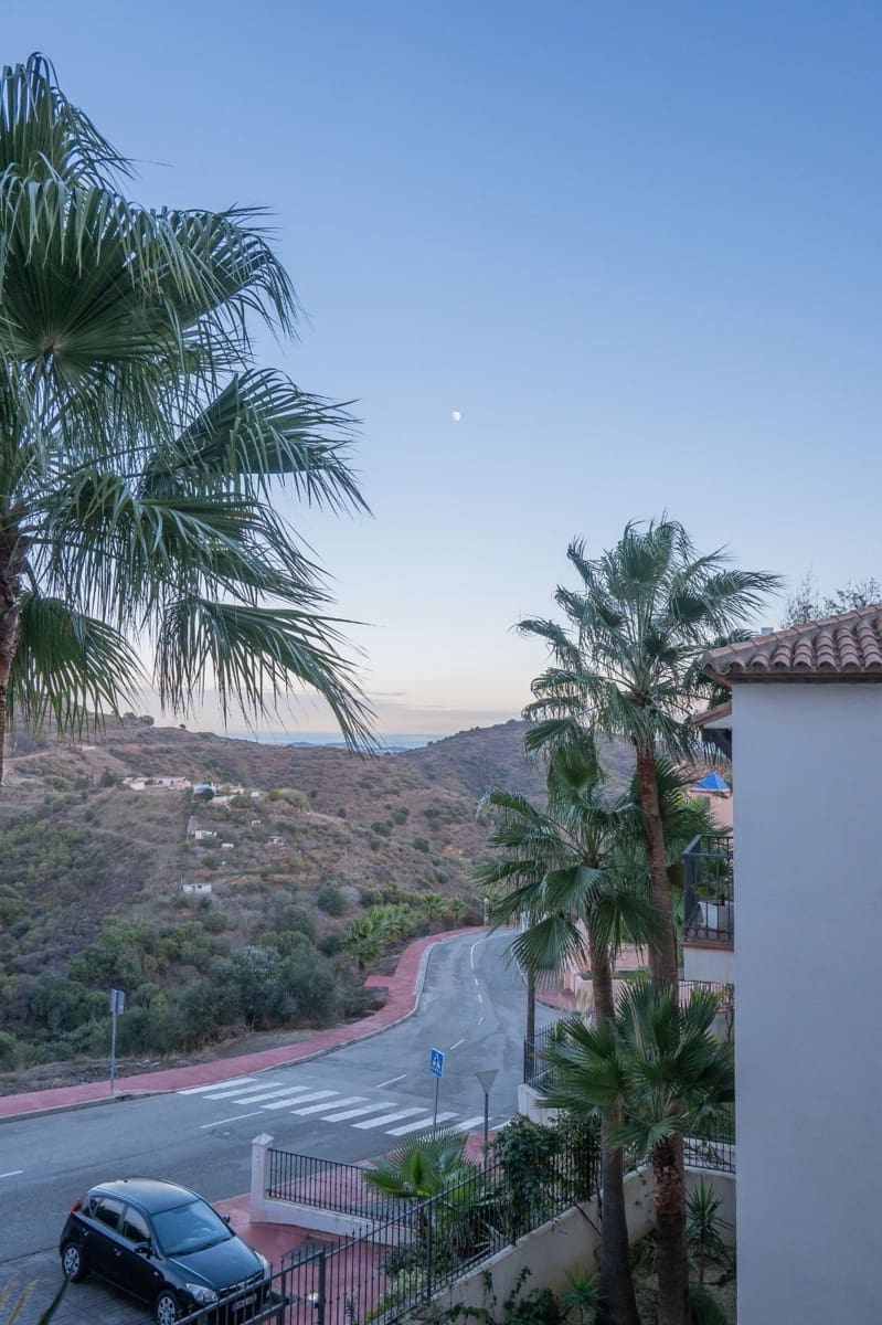 2 bedroom Apartment for sale in Mijas Costa with pool - € 385,000 (Ref: 9844481)