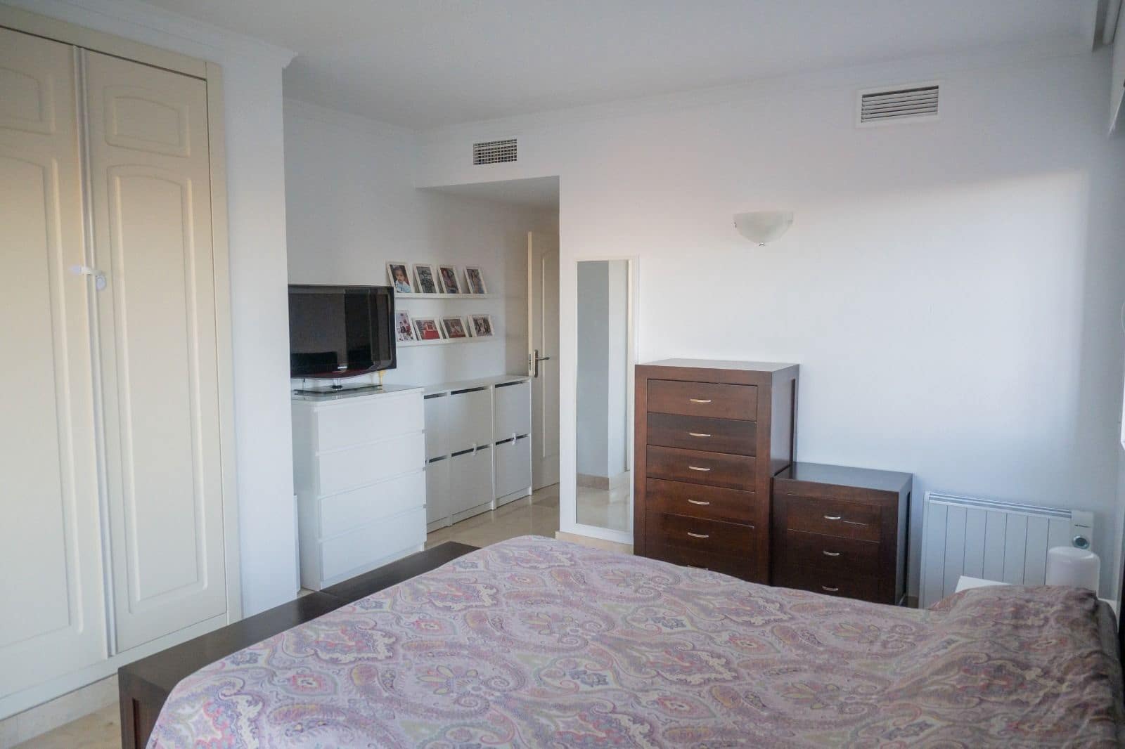 2 bedroom Apartment for sale in Mijas Costa with pool - € 385,000 (Ref: 9844481)