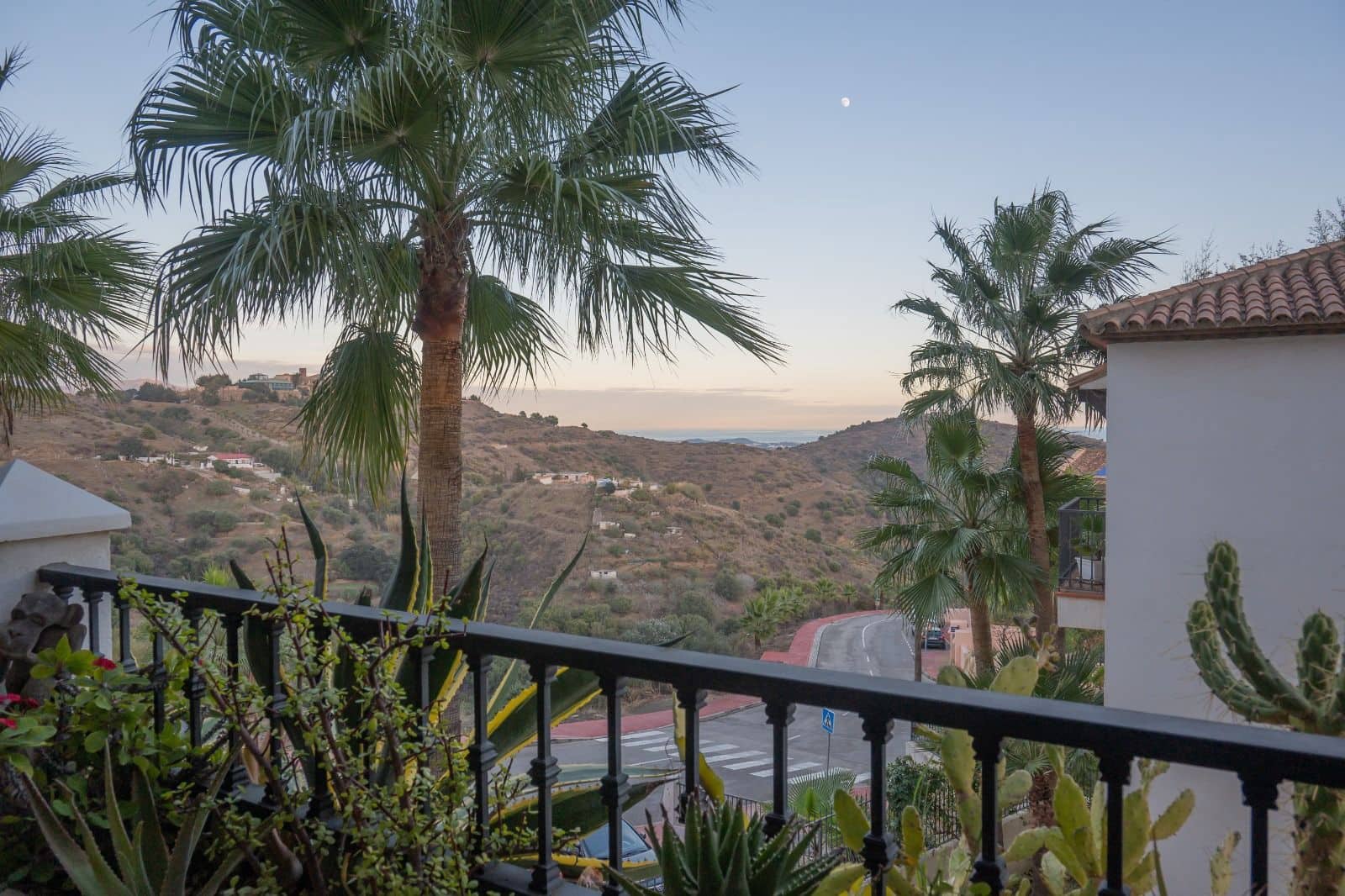 2 bedroom Apartment for sale in Mijas Costa with pool - € 385,000 (Ref: 9844481)