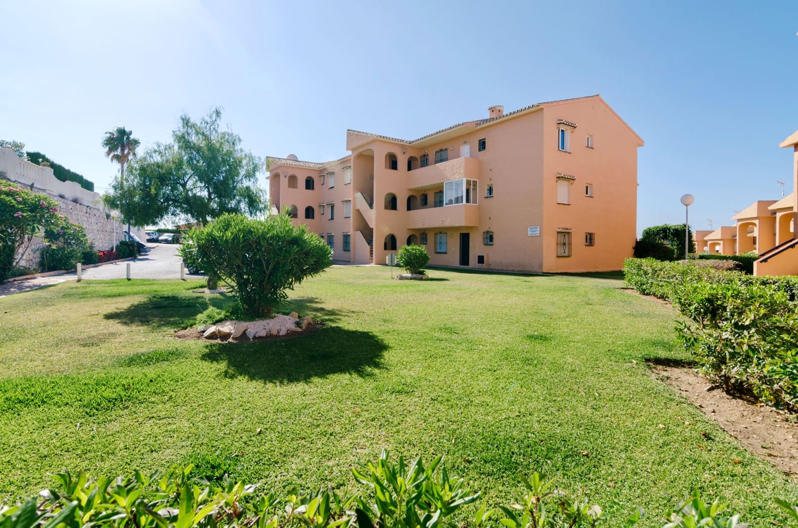 2 bedroom Apartment for rent in Mijas Costa with pool garage - € 1,400 (Ref: 9853024)