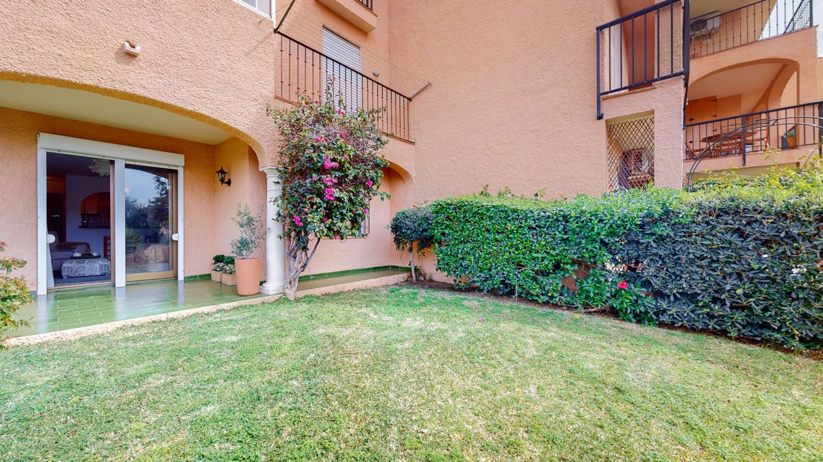 2 bedroom Apartment for rent in Mijas Costa with pool garage - € 1,400 (Ref: 9853024)