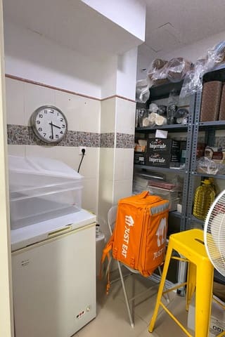 1 soverom Kommersiell til salgs i Centro ciudad, Fuengirola - € 35 000 (Ref: 9854409)