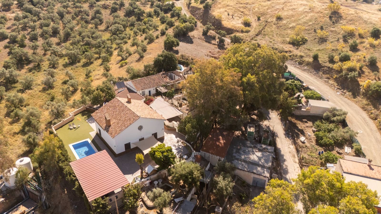 Hus til salgs i Malaga by med svømmebasseng - € 550 000 (Ref: 9855932)