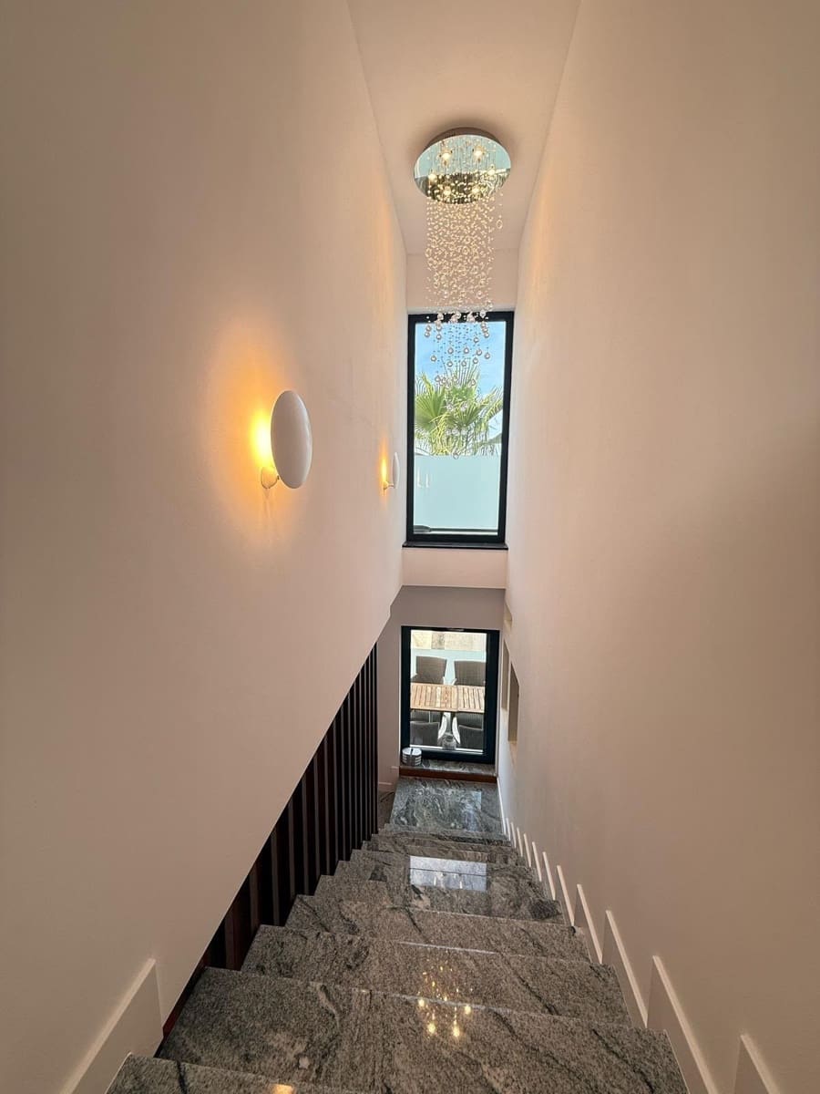 4 soveværelse Byhus til leje i Palma de Mallorca med swimmingpool garage - € 4.700 (Ref: 9872397)