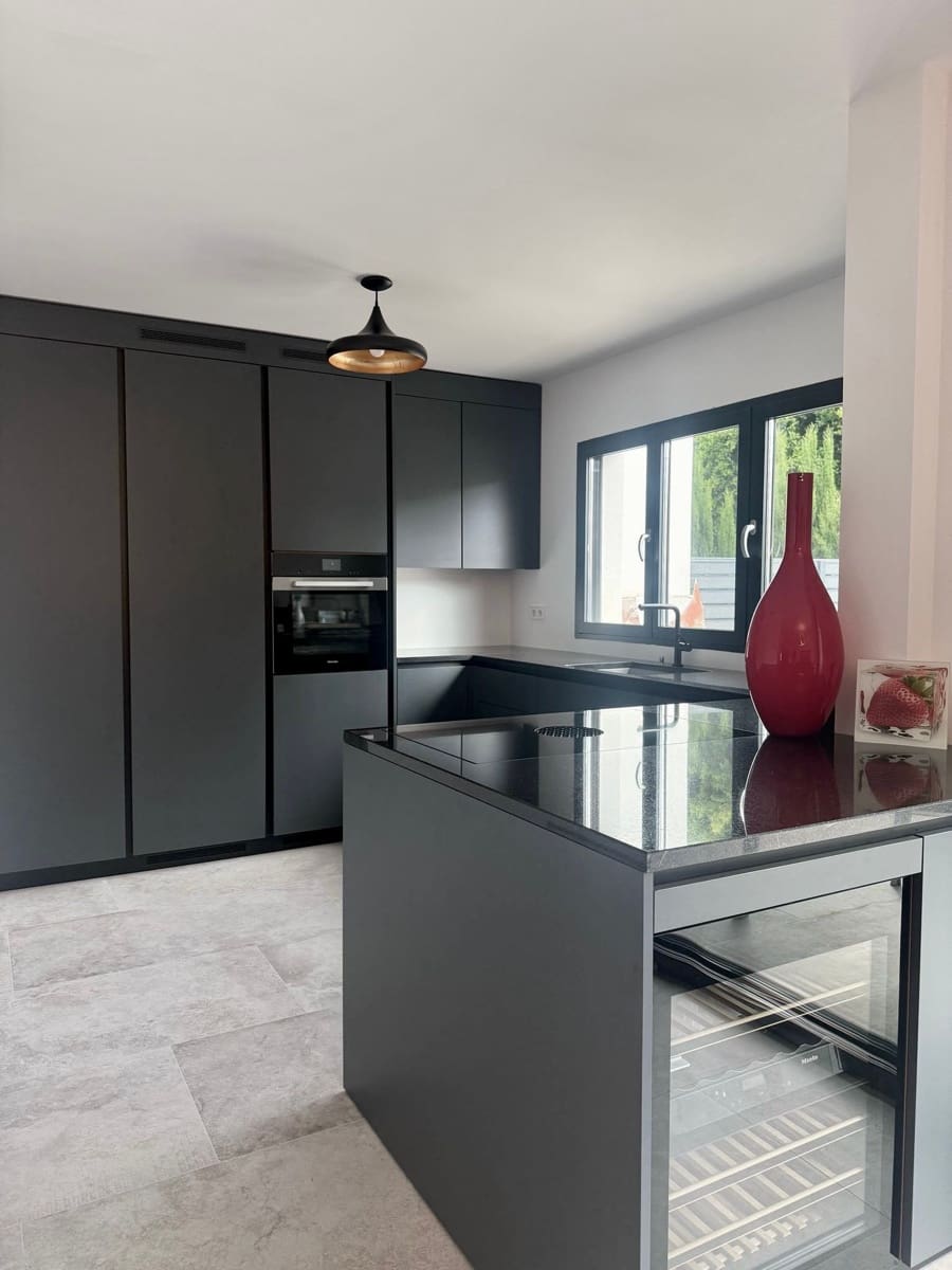 4 soveværelse Byhus til leje i Palma de Mallorca med swimmingpool garage - € 4.700 (Ref: 9872397)