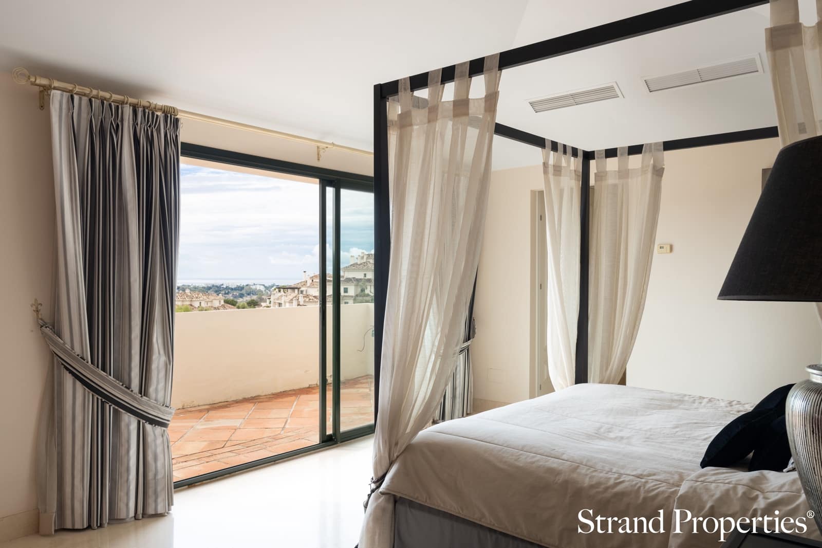 Apartamento de 4 habitaciones en Benahavís en venta con piscina - 1.490.000 € (Ref: 9877775)
