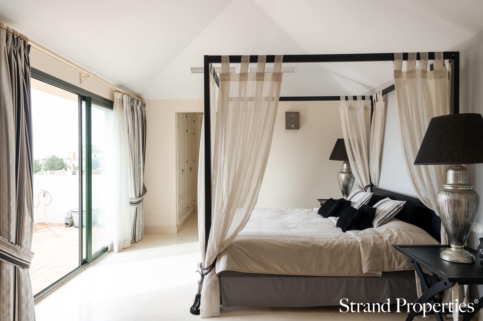 Apartamento de 4 habitaciones en Benahavís en venta con piscina - 1.490.000 € (Ref: 9877775)