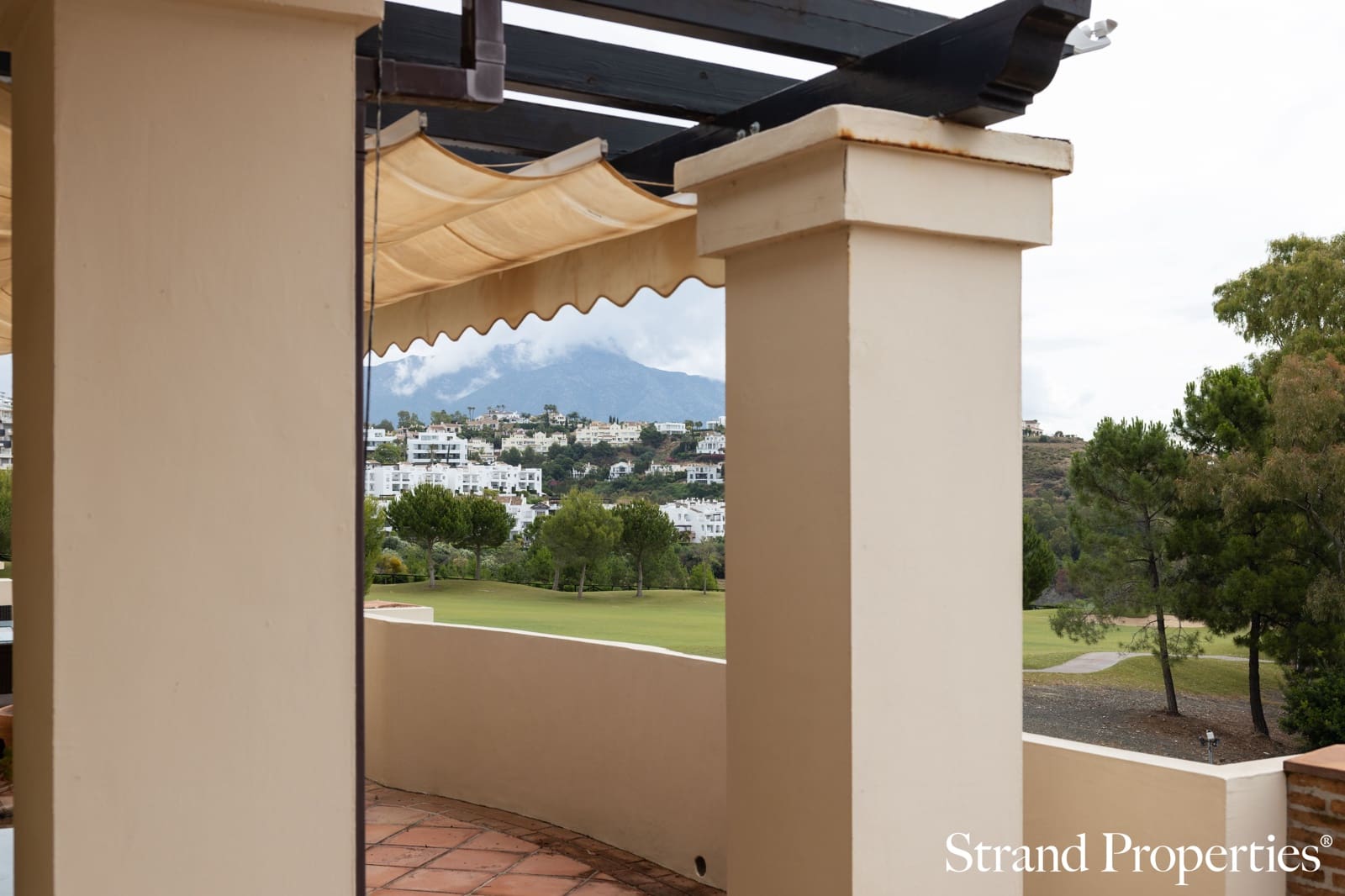 Apartamento de 4 habitaciones en Benahavís en venta con piscina - 1.490.000 € (Ref: 9877775)