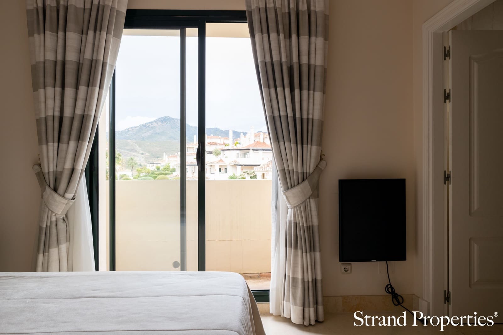 Apartamento de 4 habitaciones en Benahavís en venta con piscina - 1.490.000 € (Ref: 9877775)