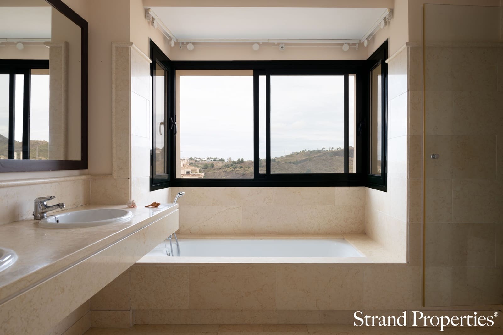 Apartamento de 4 habitaciones en Benahavís en venta con piscina - 1.490.000 € (Ref: 9877775)