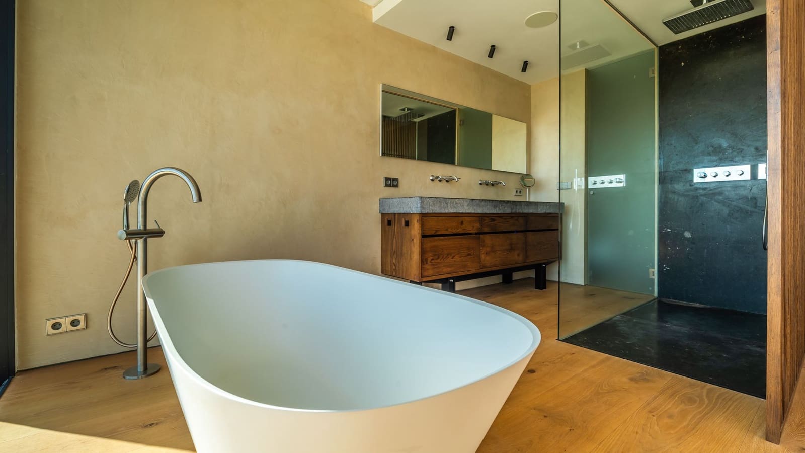 Chalet de 4 habitaciones en Tarifa en venta con piscina - 2.950.000 € (Ref: 9879716)
