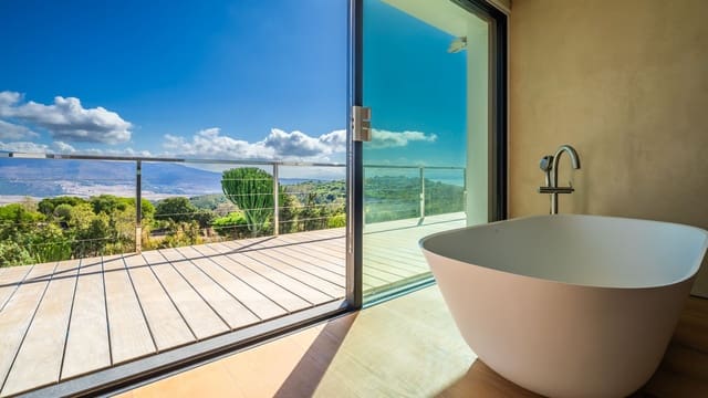 Chalet de 4 habitaciones en Tarifa en venta con piscina - 2.950.000 € (Ref: 9879716)