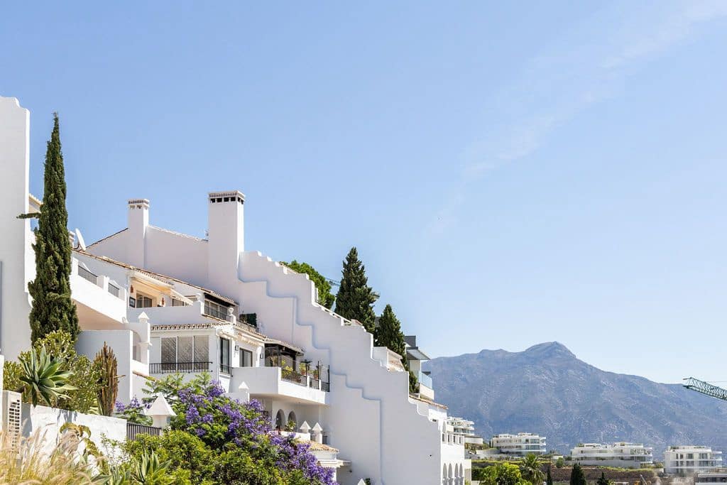 2 Zimmer Apartment zu verkaufen in Benahavis mit Pool - 439.000 € (Ref: 9880342)