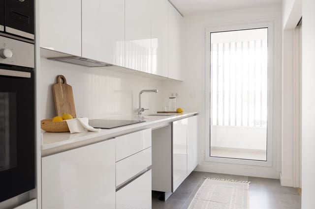 2 soveværelse Lejlighed til salg i Colinas del Limonar, Málaga by med swimmingpool - € 669.000 (Ref: 9883749)