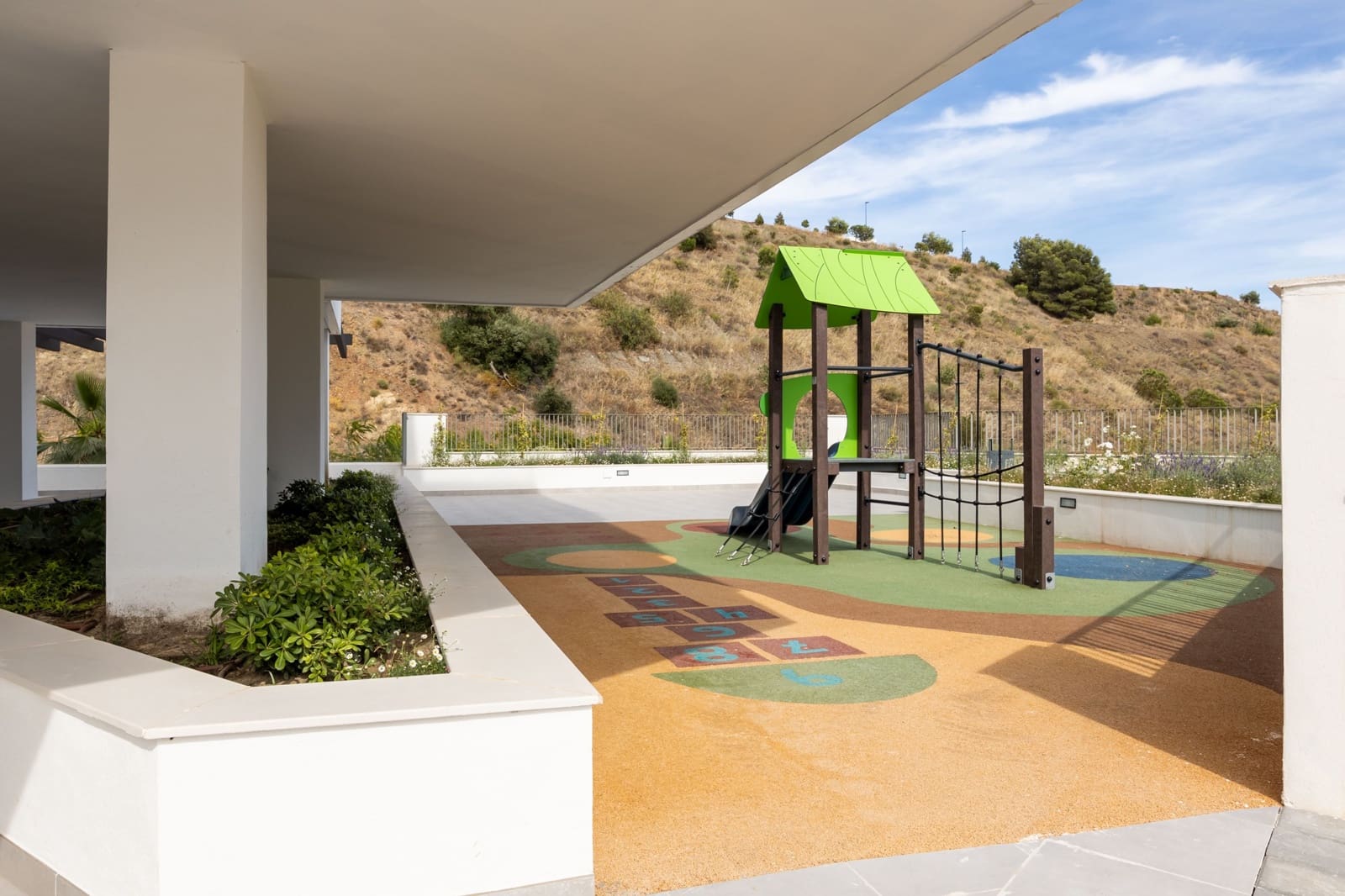 2 soveværelse Lejlighed til salg i Malaga by med swimmingpool - € 669.000 (Ref: 9883749)