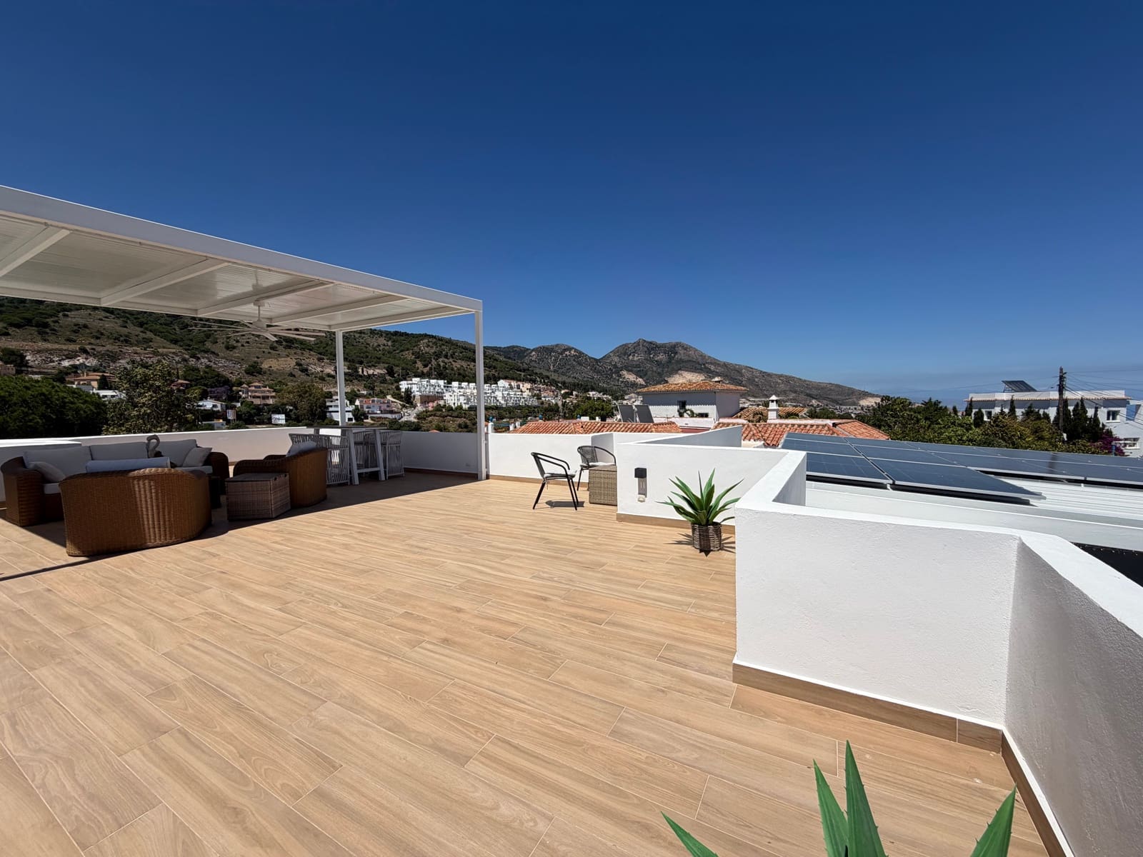 Chalet de 4 habitaciones en Benalmádena en venta - 1.190.000 € (Ref: 9889521)