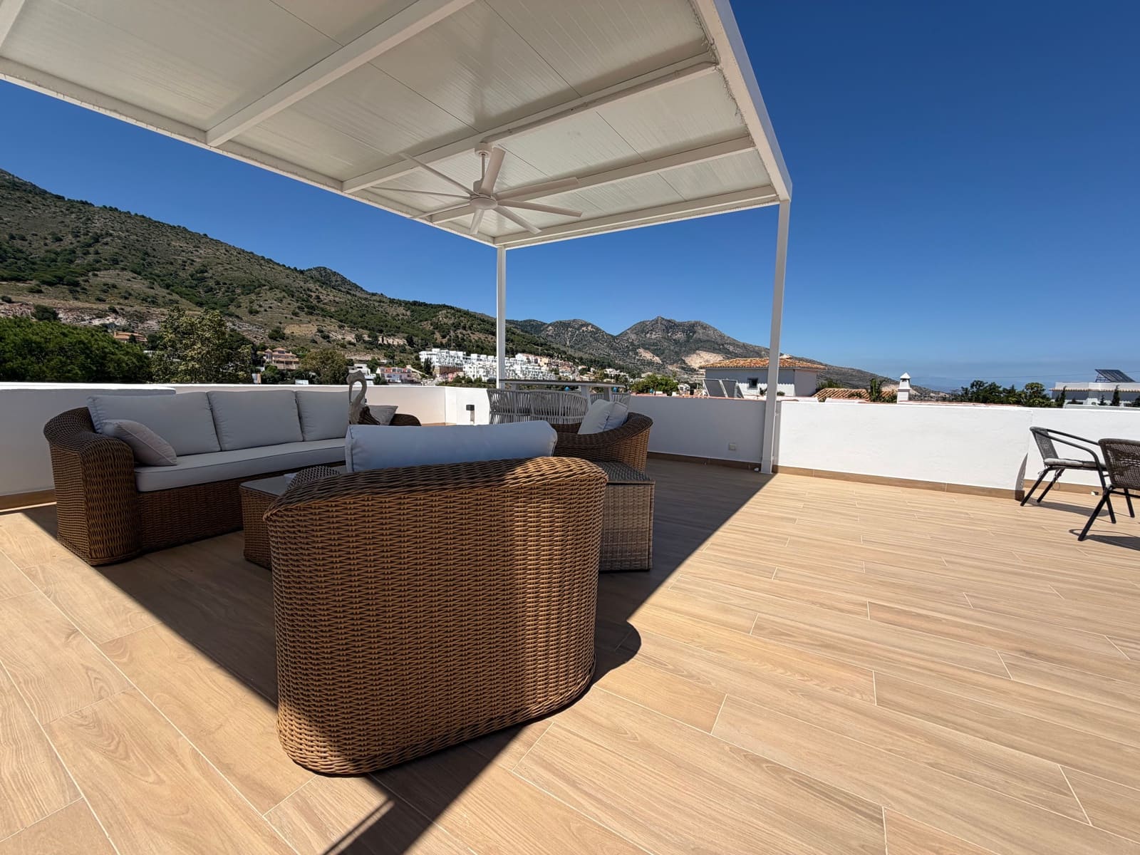 Chalet de 4 habitaciones en Benalmádena en venta - 1.190.000 € (Ref: 9889521)