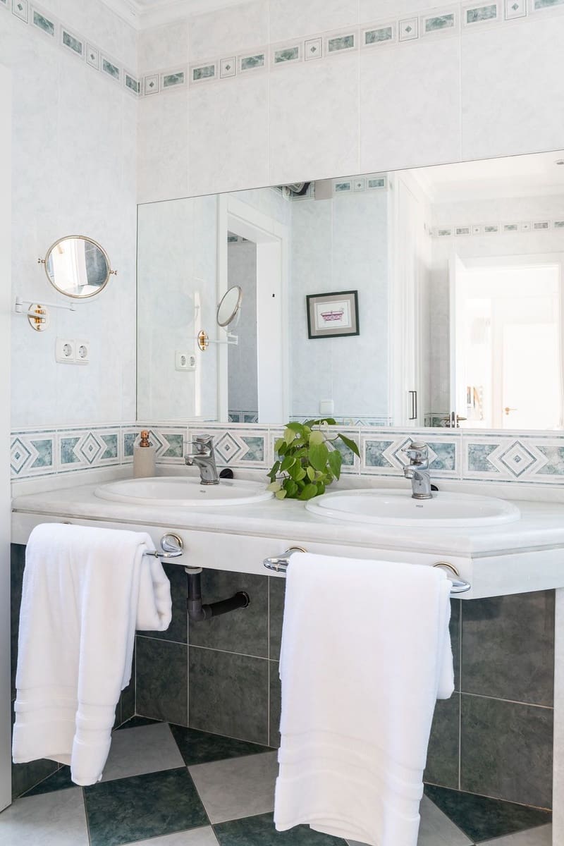 5 bedroom Townhouse for sale in Alhaurin de la Torre with pool garage - € 1,235,000 (Ref: 9890949)