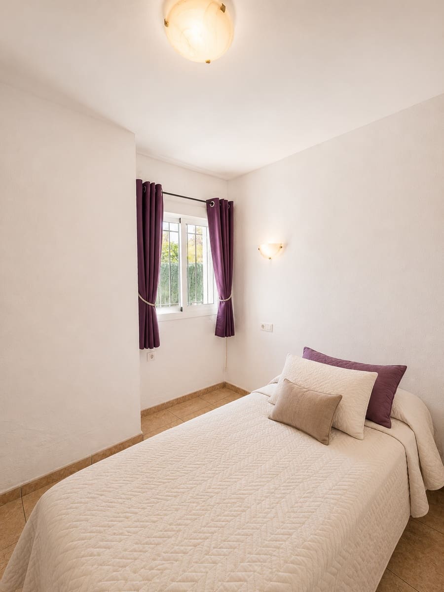 6 bedroom Townhouse for sale in Mijas Costa with pool - € 690,000 (Ref: 9893078)