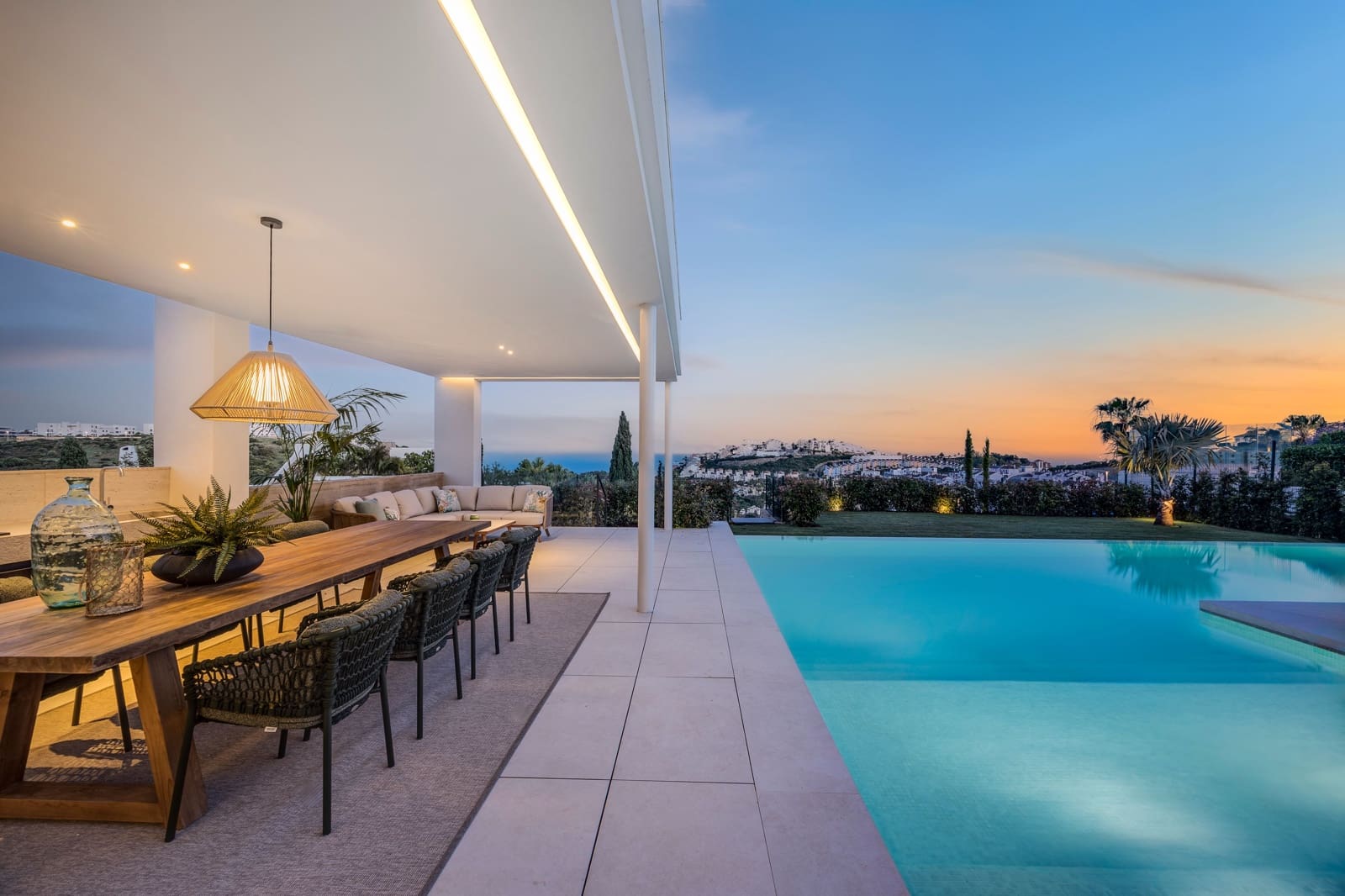 Chalet de 4 habitaciones en Casares en venta con piscina - 4.200.000 € (Ref: 9893079)