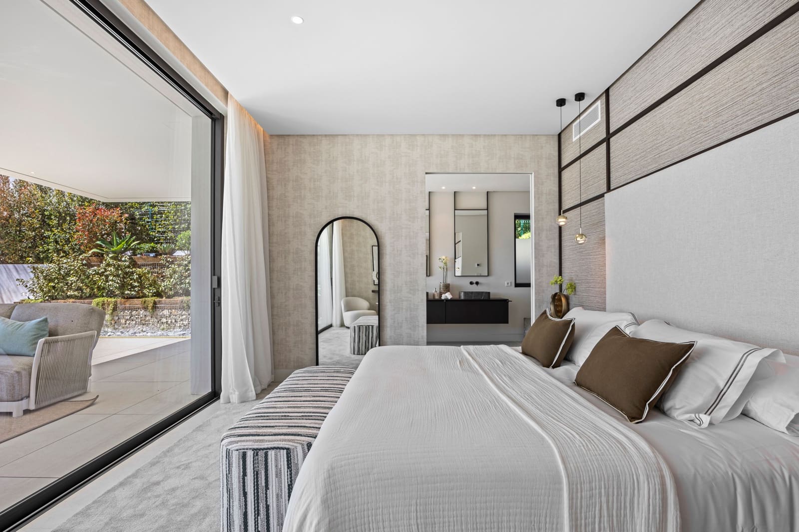 Chalet de 4 habitaciones en Casares en venta con piscina - 4.200.000 € (Ref: 9893079)