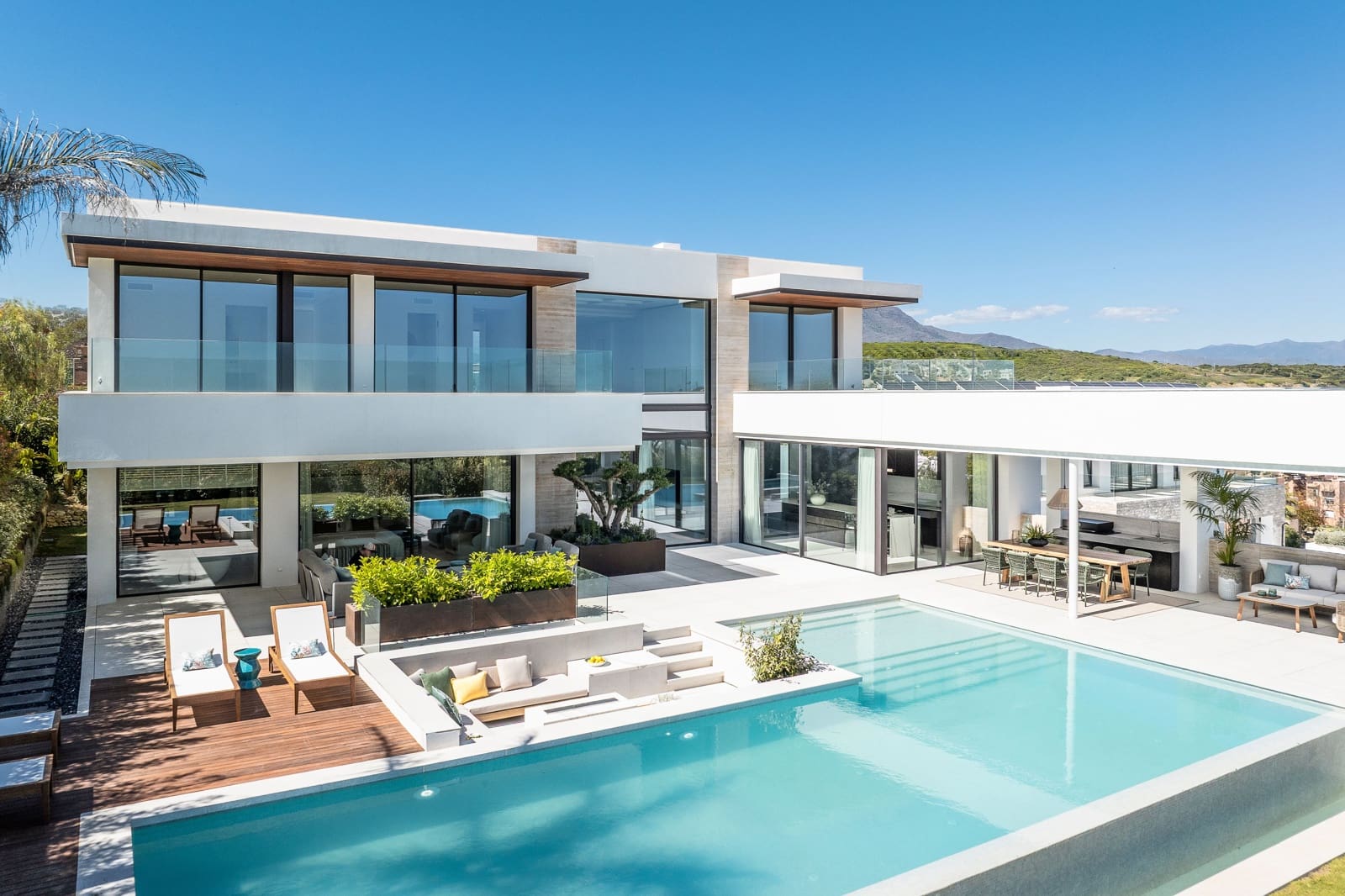 Chalet de 4 habitaciones en Casares en venta con piscina - 4.200.000 € (Ref: 9893079)