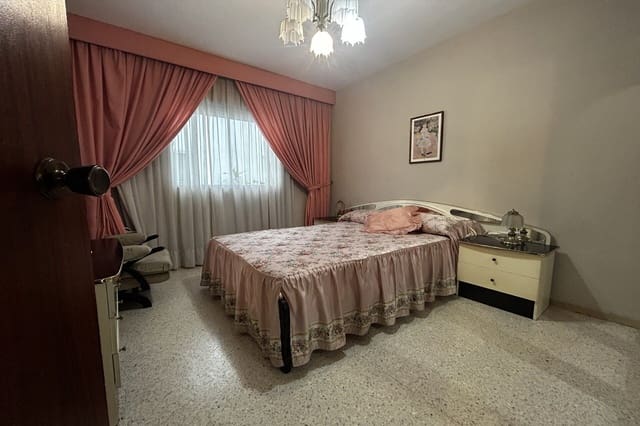 3 bedroom Apartment for sale in Centro ciudad, Fuengirola - € 295,000 (Ref: 9897401)